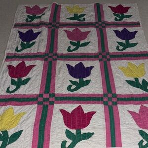 Vintage Quilt Tulip Flowers